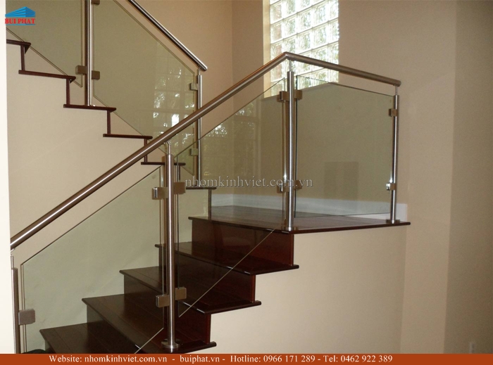 Cầu thang inox bằng kính Cầu thang inox bằng kính